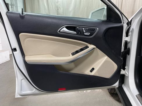 Used 2018 Mercedes-Benz GLA 250 4MATIC w/ Premium Package image 8