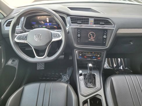 Used 2024 Volkswagen Tiguan SE FWD image 14