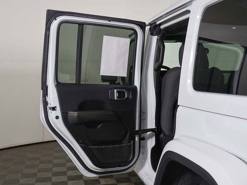 Used 2025 Jeep Wrangler Unlimited Sahara AWD/4WD image 19