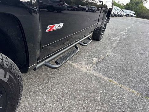 Used 2018 Chevrolet Silverado 1500 LT w/ Midnight Edition image 30