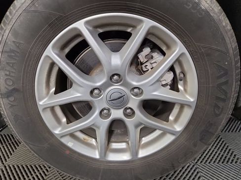 Used 2024 Chrysler Pacifica Touring-L FWD image 11