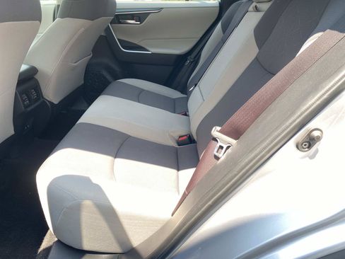 Used 2019 Toyota RAV4 XLE w/ Convenience Package FWD image 14