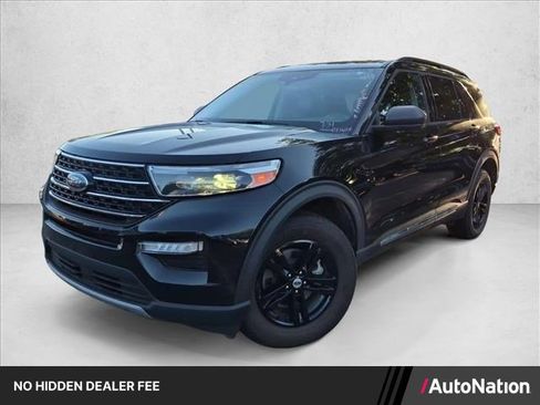 Certified 2021 Ford Explorer XLT w/ Equipment Group 202A AWD/4WD image 1