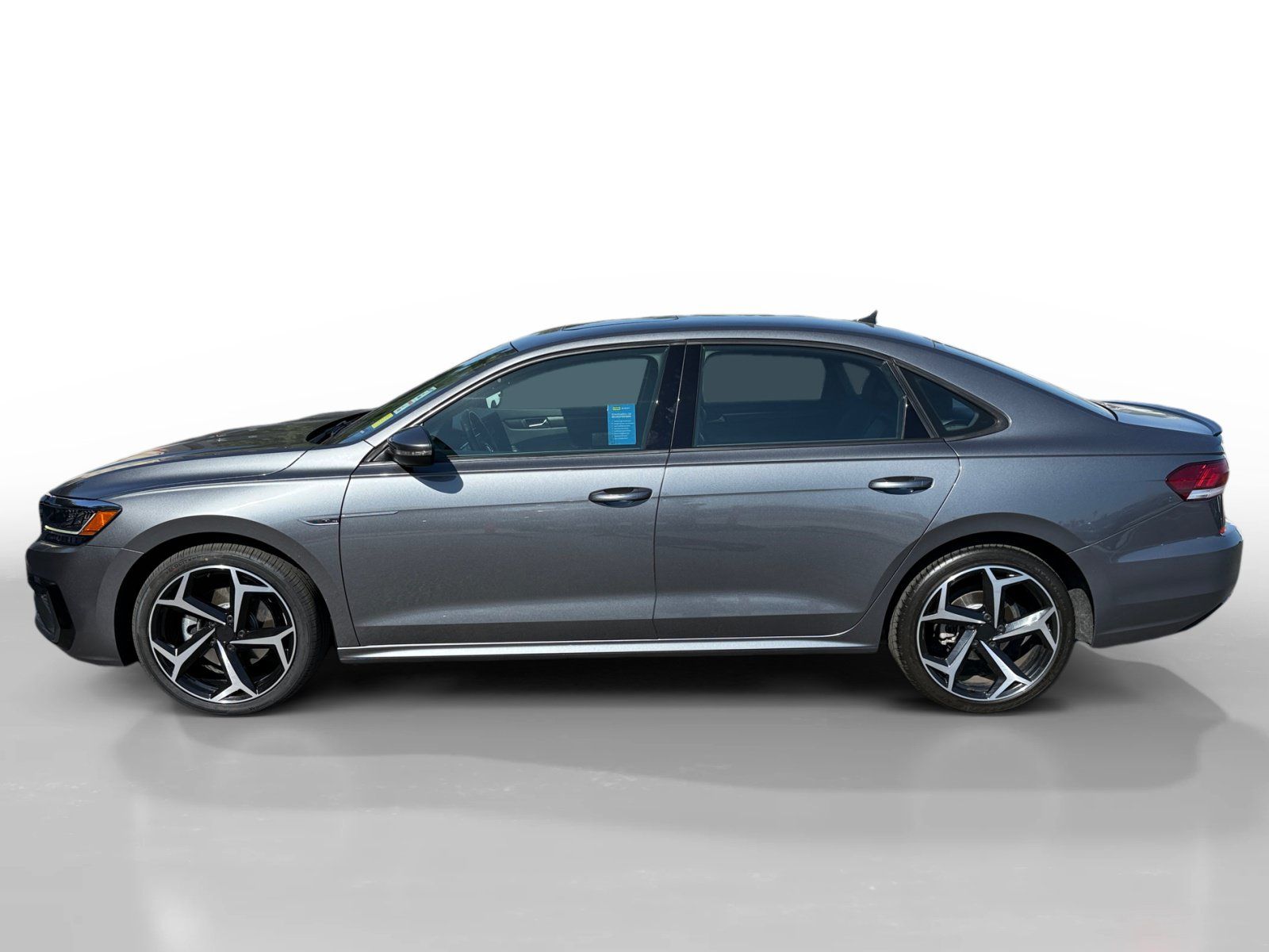 Used 2022 Volkswagen Passat 2.0T R-Line FWD image 2