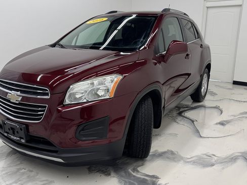 Used 2016 Chevrolet Trax LT w/ LT Sun and Sound Package FWD image 4
