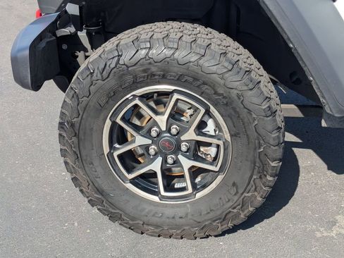 Used 2025 Jeep Wrangler Unlimited Rubicon AWD/4WD image 14