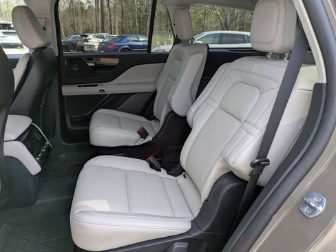 Certified 2025 Lincoln Aviator Reserve image 14