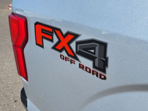 Used 2019 Ford F150 Lariat w/ Equipment Group 502A Luxury AWD/4WD image 13