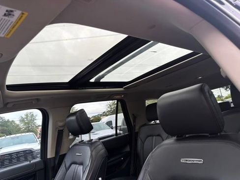 Used 2019 Ford Expedition Platinum AWD/4WD image 32