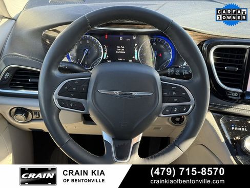 Used 2023 Chrysler Pacifica Limited image 14
