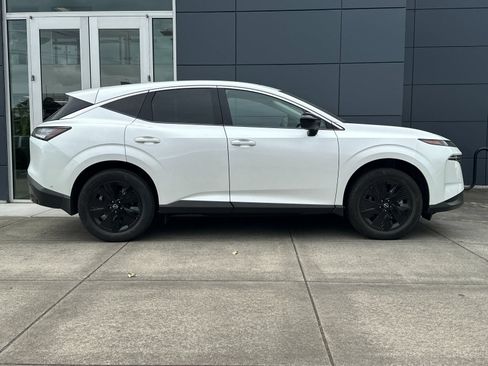 Used 2025 Nissan Murano SV AWD/4WD image 2