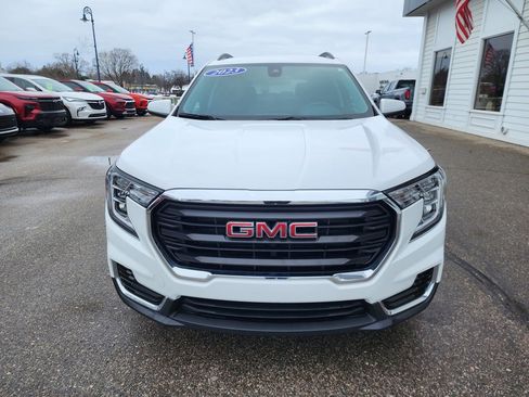 Certified 2023 GMC Terrain SLE w/ Driver Convenience Package image 2