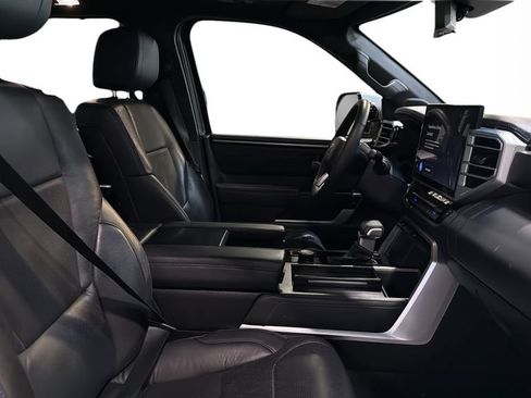 Used 2025 Toyota Sequoia Platinum AWD/4WD image 11