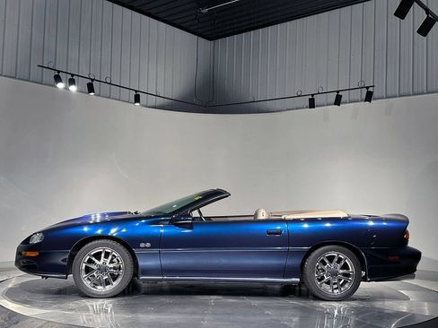 Used 2002 Chevrolet Camaro Z28 w/ SS Performance/Appearance Pkg RWD image 11