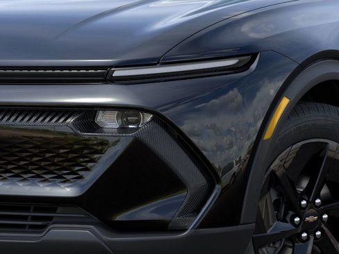 New 2026 Chevrolet Equinox EV LT image 15