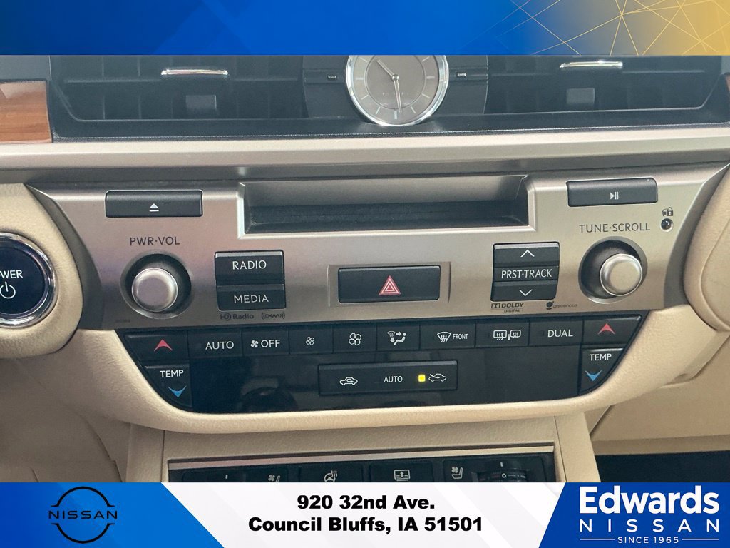 Used 2014 Lexus ES 300h w/ Luxury Package w/Bamboo Trim FWD image 26