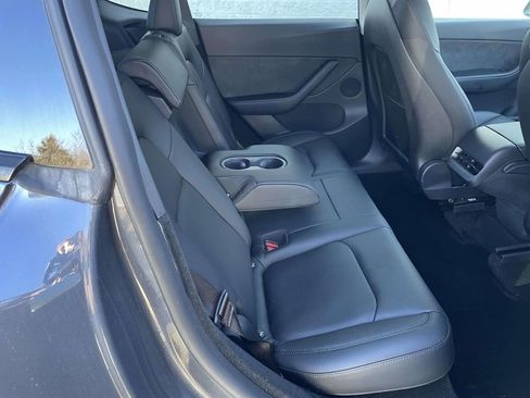 Used 2022 Tesla Model Y Long Range image 42