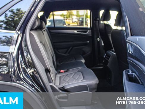 Used 2025 Volkswagen Atlas Cross Sport SE AWD/4WD image 16