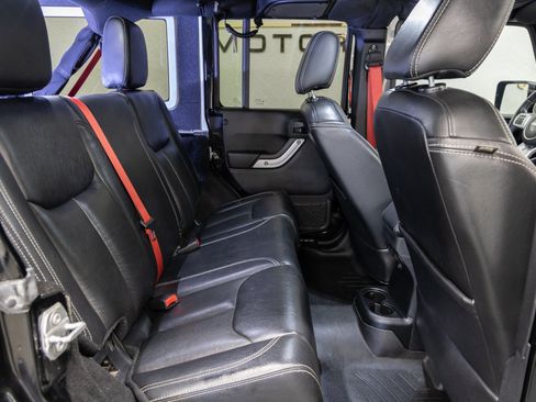 Used 2016 Jeep Wrangler Unlimited Rubicon image 15