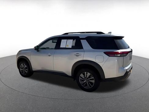Used 2025 Nissan Pathfinder SV FWD image 10