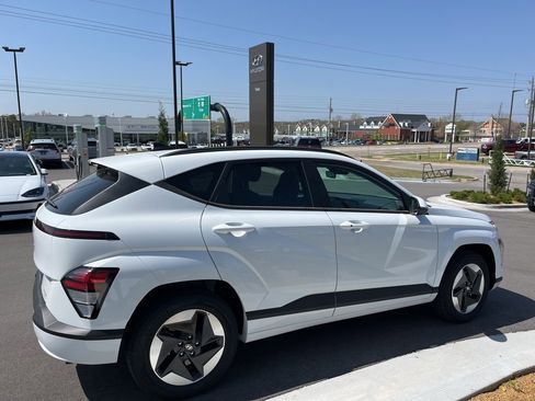 New 2025 Hyundai Kona SEL image 4