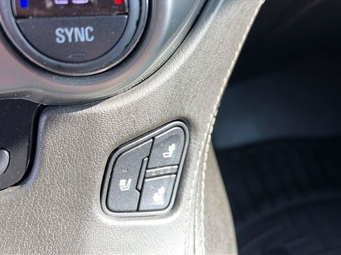 Used 2019 Chevrolet Suburban Premier AWD/4WD image 23
