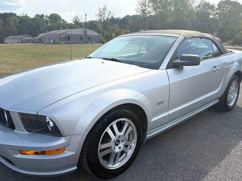 Used 2007 Ford Mustang GT Premium image 3