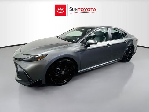 Used 2026 Toyota Camry SE FWD image 9