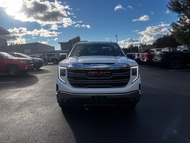 Used 2023 GMC Sierra 1500 SLT AWD/4WD image 3