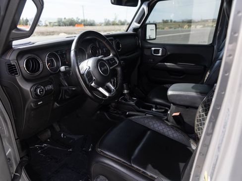 Used 2022 Jeep Gladiator Overland AWD/4WD image 13