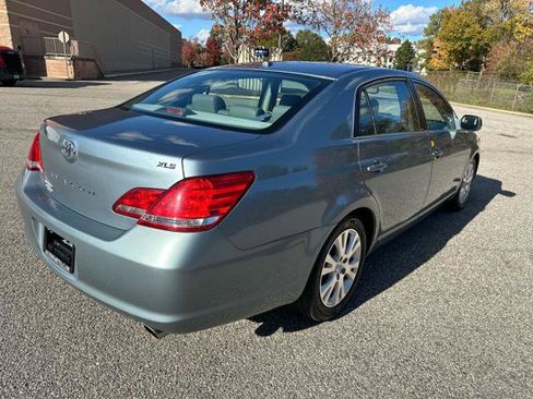 Used 2010 Toyota Avalon XLS image 4