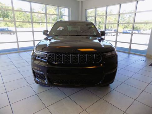 Used 2025 Jeep Grand Cherokee L Summit w/ Obsidian Package AWD/4WD image 2