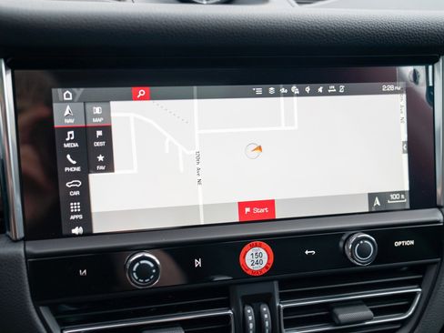 New 2026 Porsche Macan image 18