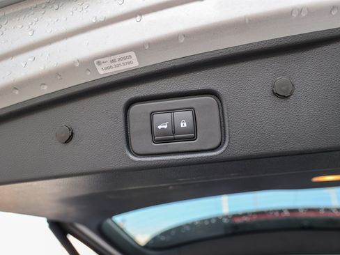 Used 2025 Nissan Pathfinder SL AWD/4WD image 39