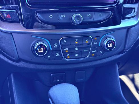 Used 2023 Chevrolet Traverse LT image 27