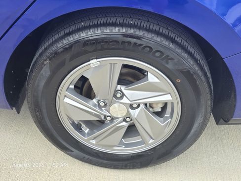 Certified 2025 Hyundai Elantra SE FWD image 10