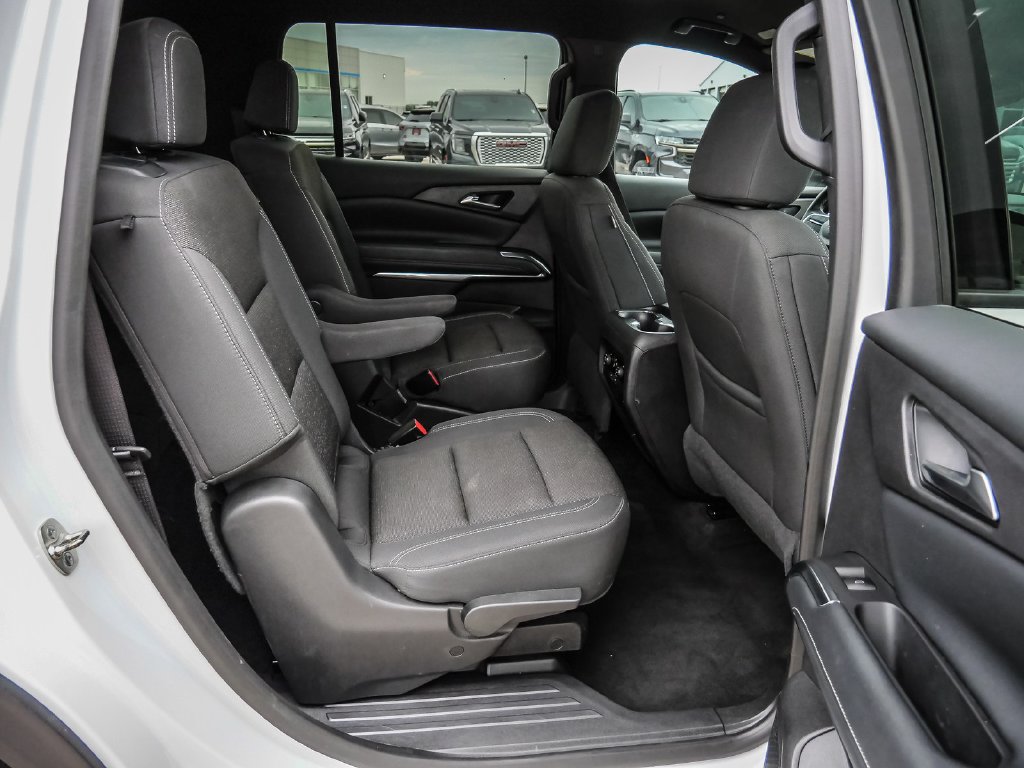 Used 2025 Chevrolet Traverse LT FWD image 19