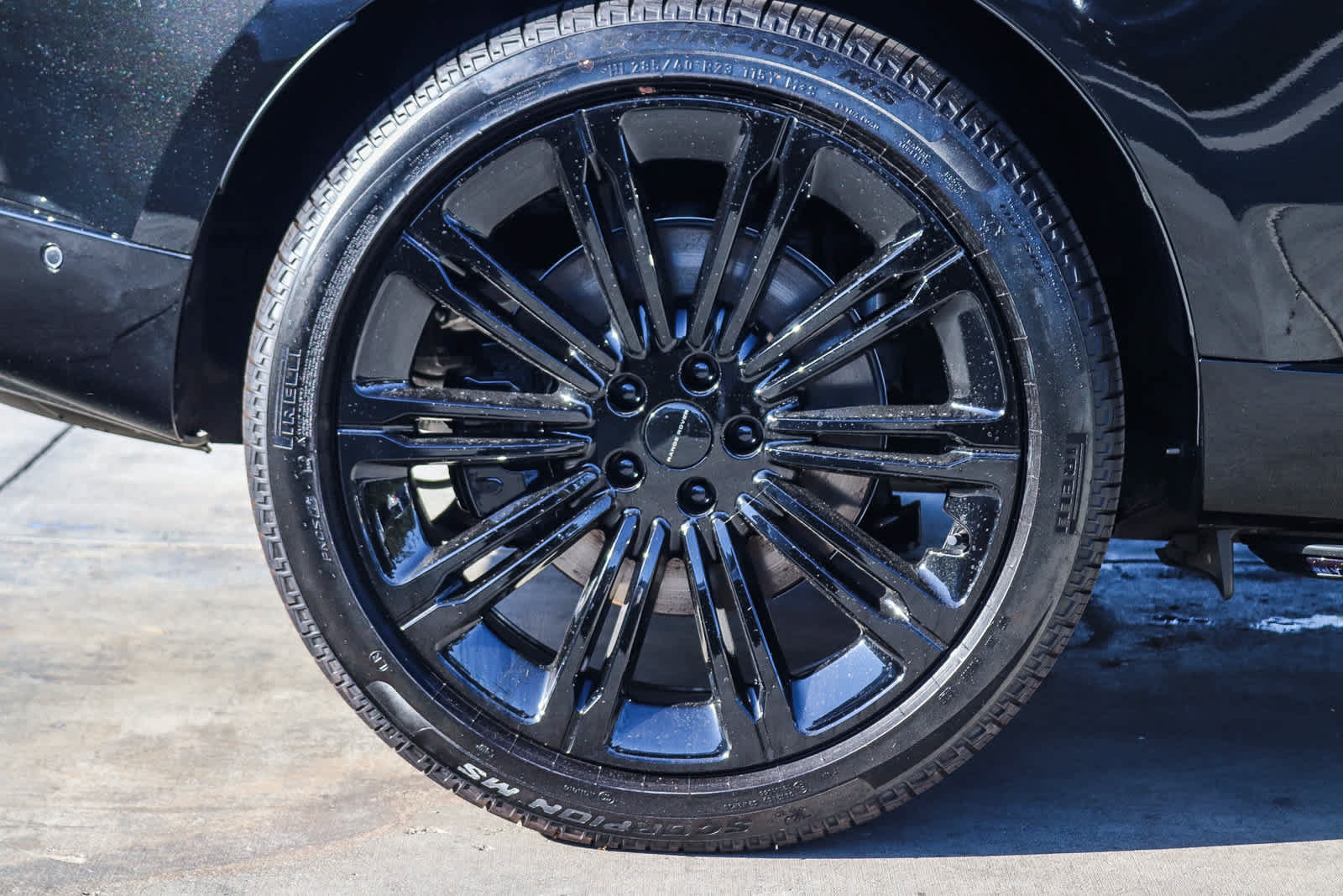 New 2026 Land Rover Range Rover Long Wheelbase SE AWD/4WD image 8