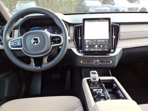 New 2026 Volvo XC90 T8 Plus w/ Protection Package Premier AWD/4WD image 13