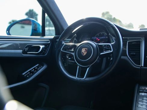 Used 2015 Porsche Macan Turbo AWD/4WD image 36