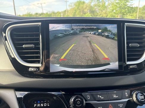 Used 2024 Chrysler Pacifica Touring-L FWD image 21