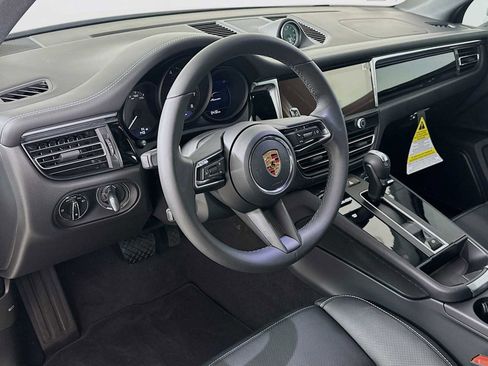 New 2026 Porsche Macan image 4