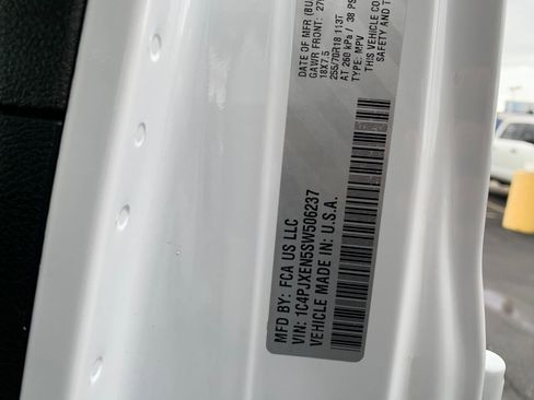 Used 2025 Jeep Wrangler Sahara image 28