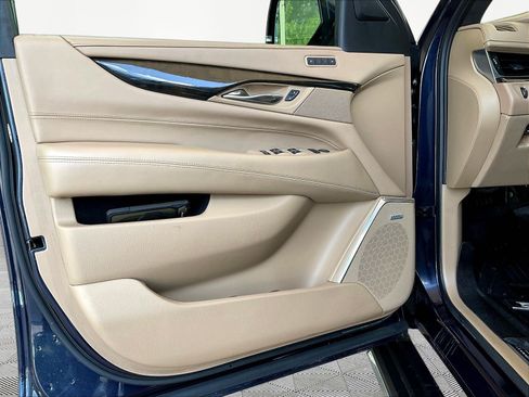 Used 2020 Cadillac Escalade Platinum AWD/4WD image 20