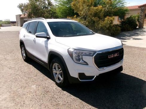 Used 2023 GMC Terrain SLE w/ Driver Convenience Package image 4