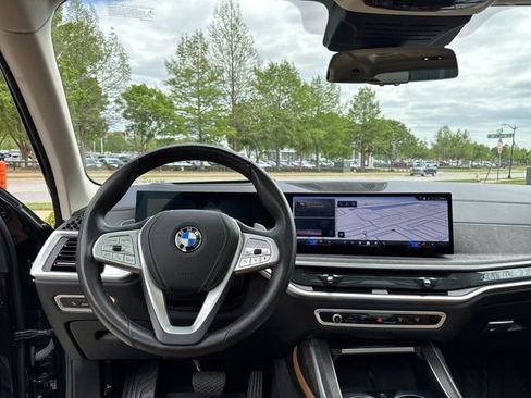 Used 2025 BMW X7 xDrive40i AWD/4WD image 14