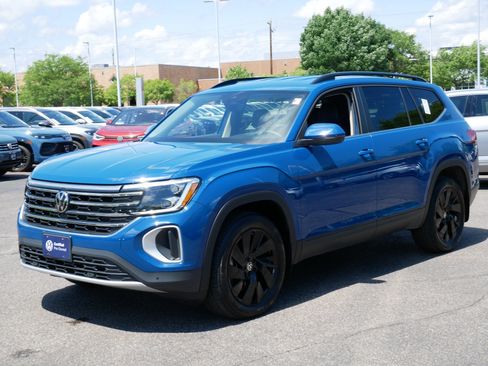 Used 2025 Volkswagen Atlas SE AWD/4WD image 3