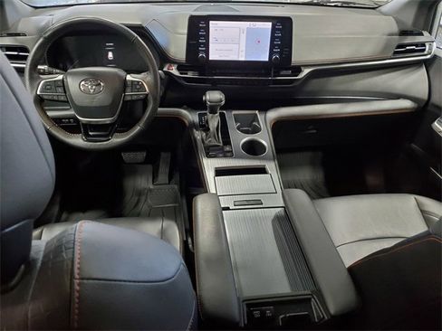 Used 2023 Toyota Sienna XSE image 22