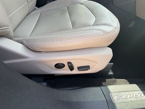 Used 2019 Ford Explorer Limited w/ Ford Safe & Smart Package FWD image 22