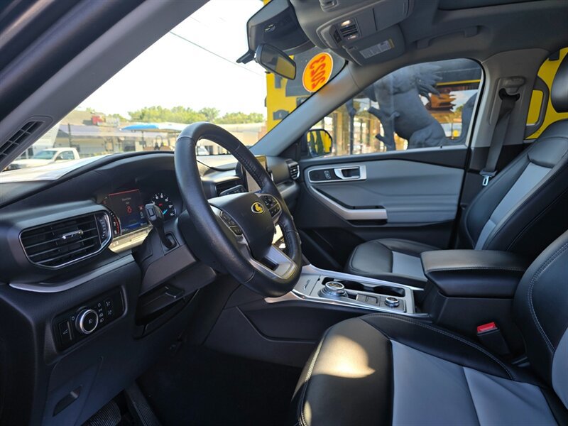 Used 2023 Ford Explorer XLT w/ Equipment Group 202A AWD/4WD image 18